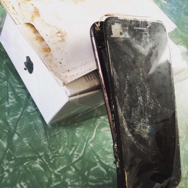 Mặt trước của chiếc iPhone 7 Plus phát nổ.