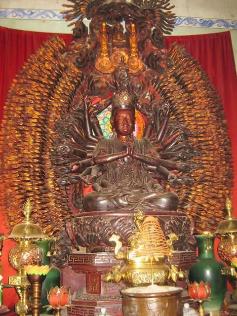 Bức tượng Phật bà Quan Thế Âm nghìn tay nghìn mắt trước lúc bị mất - Ảnh tư liệu