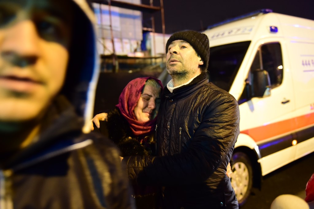 Vụ tấn công xảy ra vào đêm giao thừa khiến người dân thành phố Istanbul kinh hoàng. Nhà Trắng đã gửi lời chia buồn và lên án vụ việc. Ảnh: AFP.